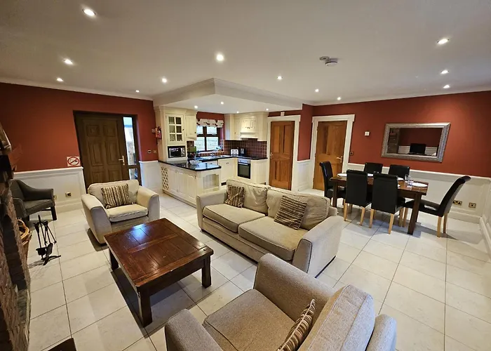 7 Clos Na Feirme Four Bedroom House With Hot Tub