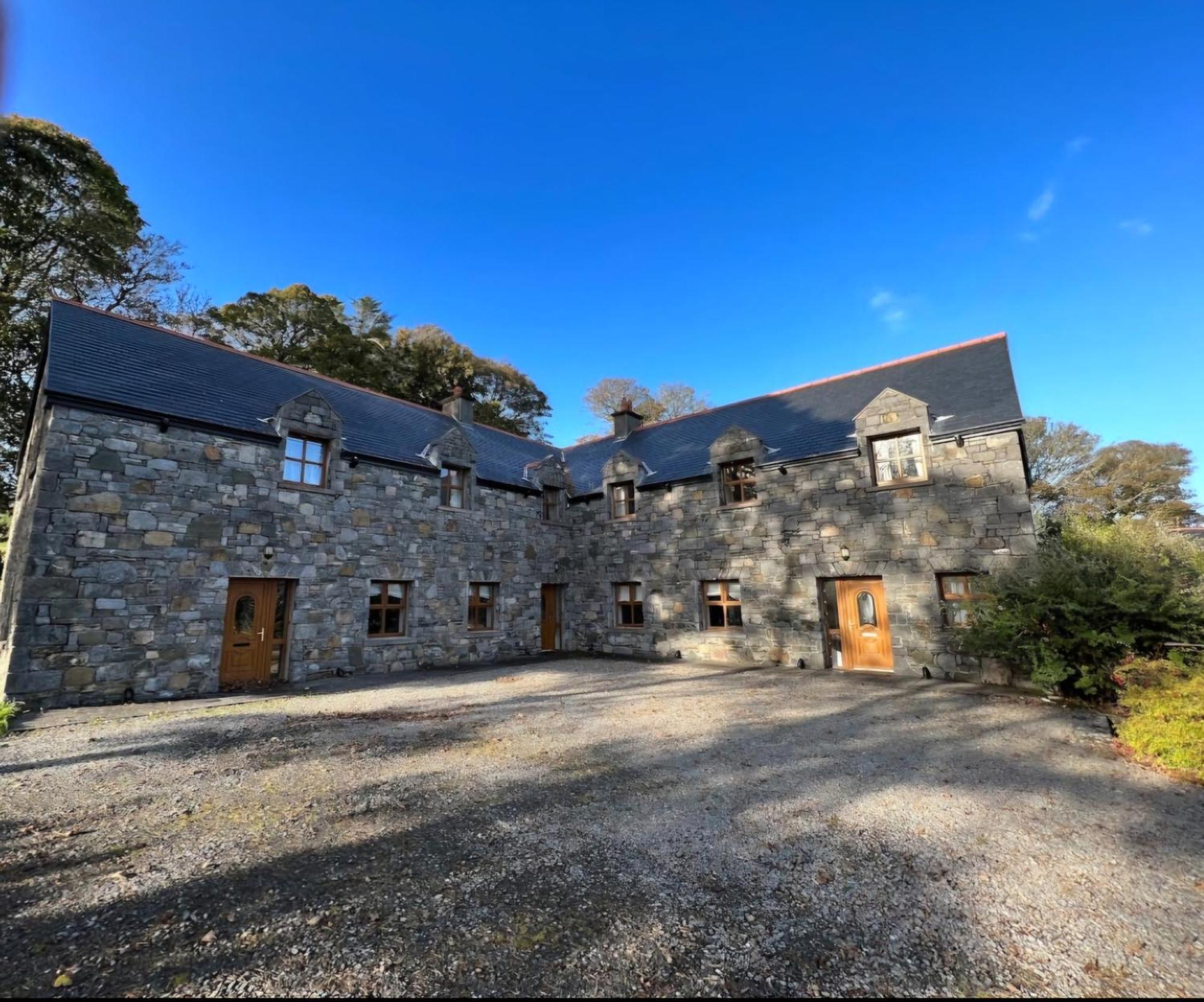 7 Clos Na Feirme Four Bedroom House With Hot Tub Holiday home