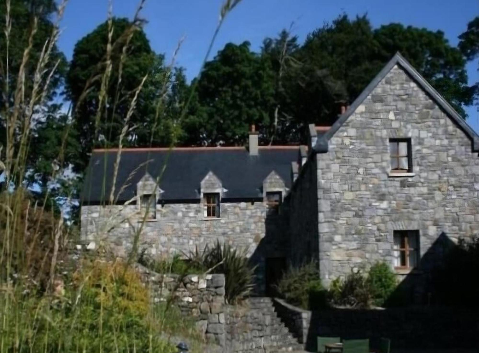7 Clos Na Feirme Four Bedroom House With Hot Tub Hébergement de vacances Galway