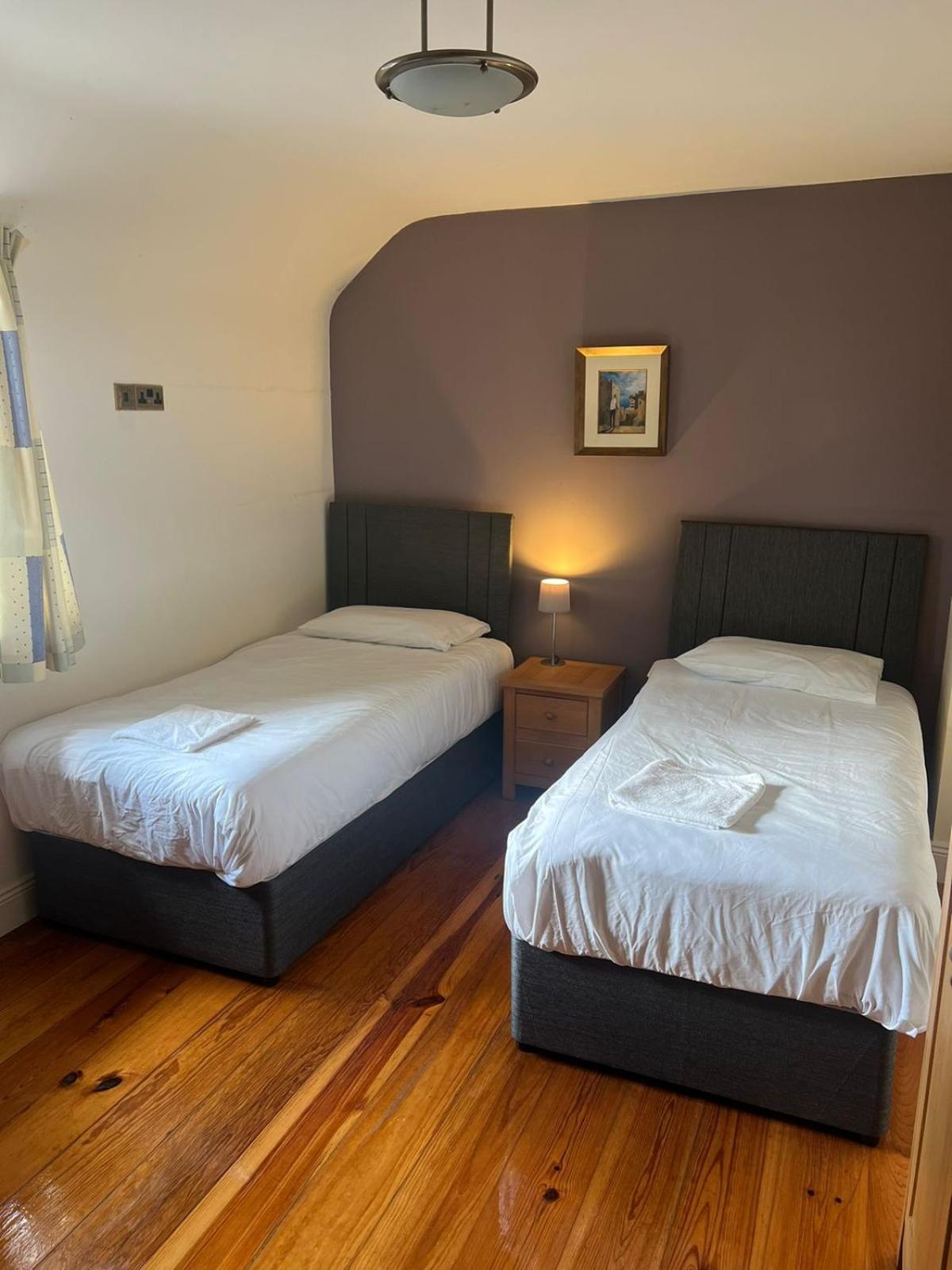 7 Clos Na Feirme Four Bedroom House With Hot Tub Holiday home