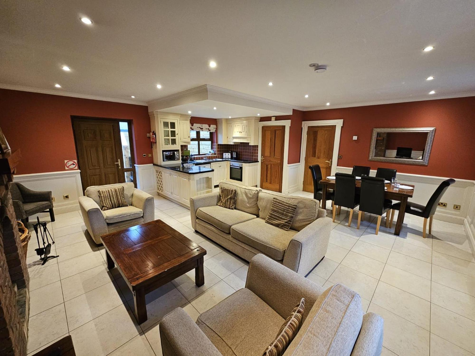Holiday home 7 Clos Na Feirme Four Bedroom House With Hot Tub *